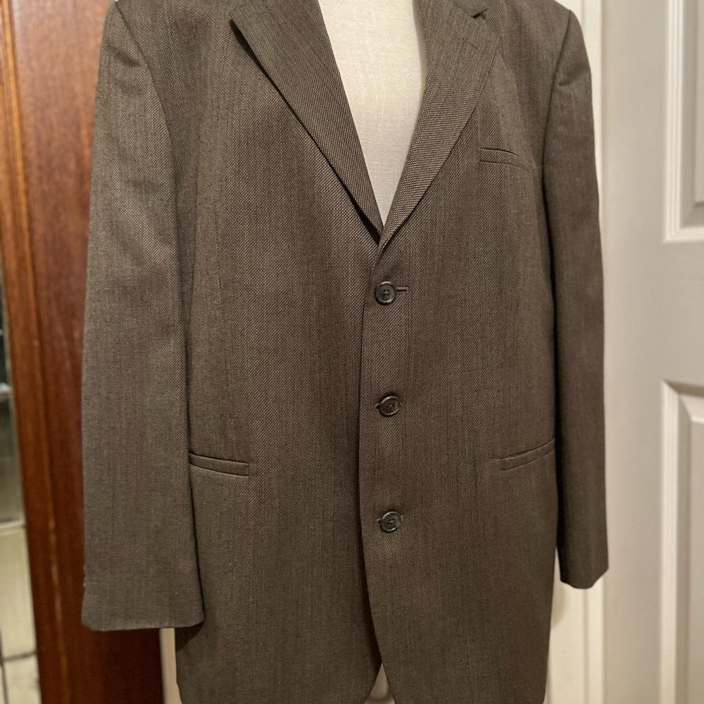 LN J Ferrar custom fit blazer size 44 (also have matching pants)